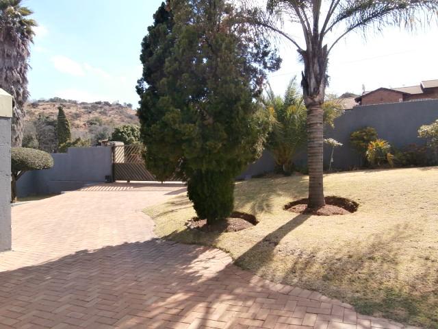 4 Bedroom Property for Sale in Oakdene Gauteng