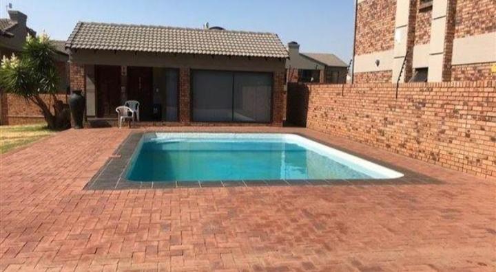 2 Bedroom Property for Sale in Ravenswood Gauteng