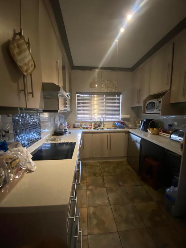 2 Bedroom Property for Sale in Wychwood Gauteng