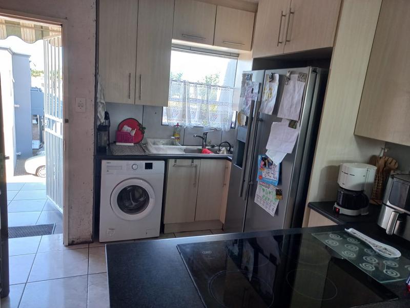 2 Bedroom Property for Sale in Wychwood Gauteng