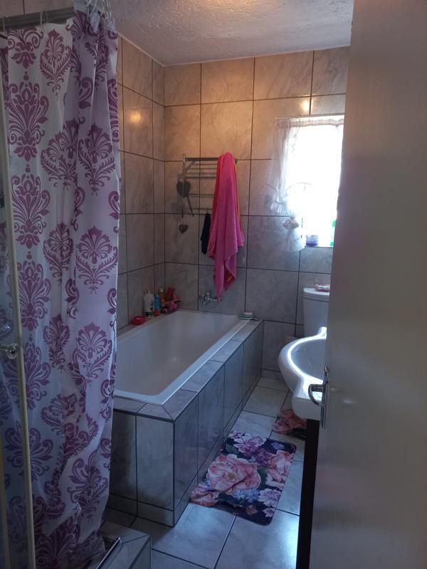 2 Bedroom Property for Sale in Wychwood Gauteng