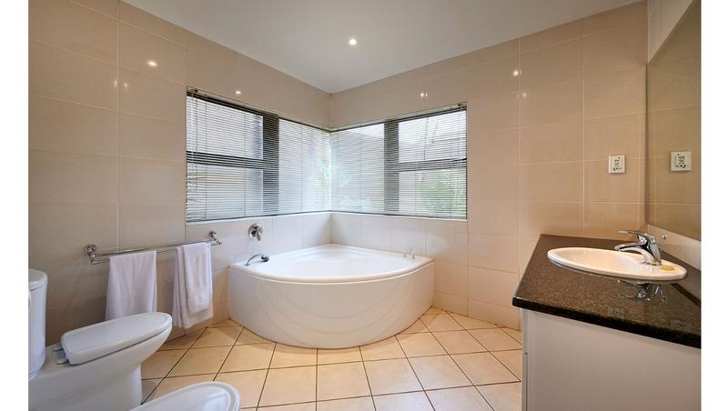 To Let 4 Bedroom Property for Rent in Sandown Gauteng