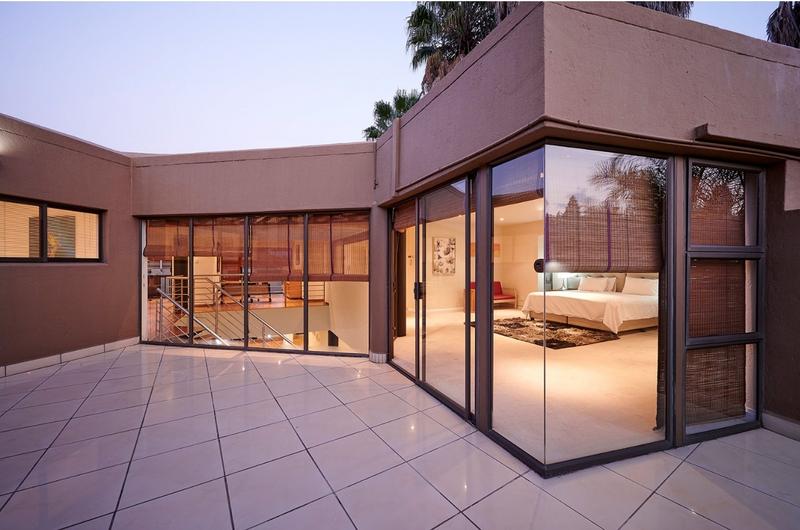 To Let 4 Bedroom Property for Rent in Sandown Gauteng