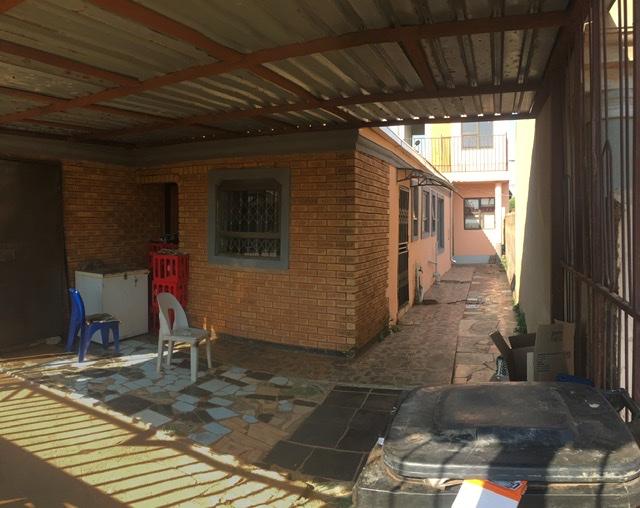 6 Bedroom Property for Sale in Vosloorus Gauteng
