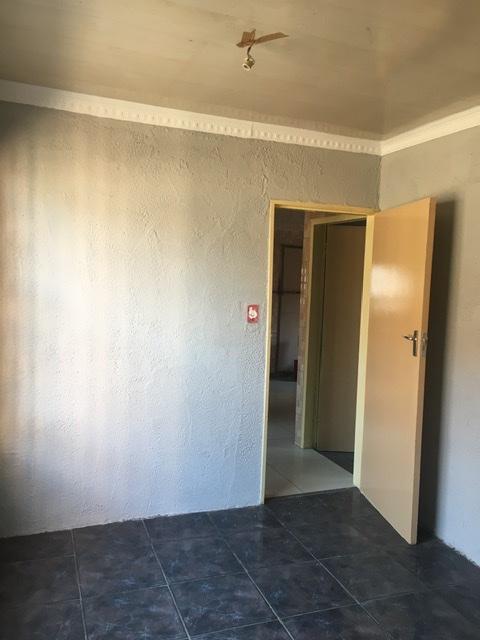 6 Bedroom Property for Sale in Vosloorus Gauteng