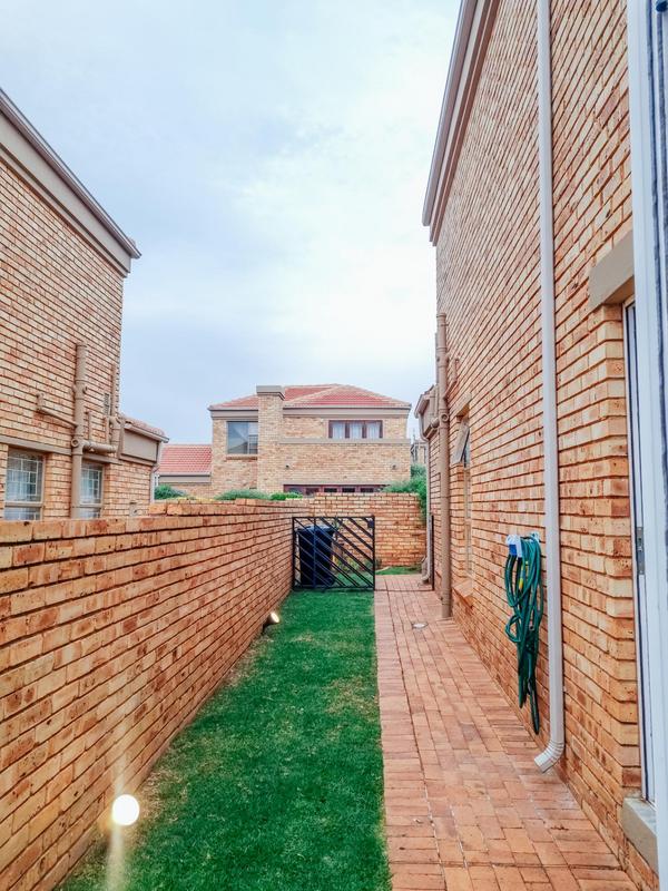 3 Bedroom Property for Sale in Willowbrook Gauteng