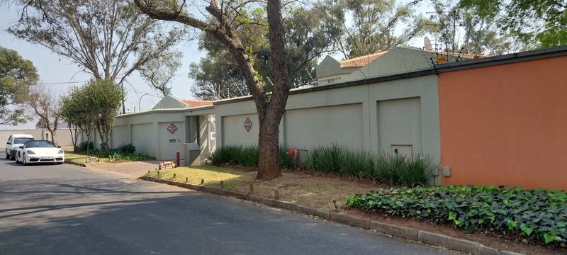 5 Bedroom Property for Sale in Senderwood Gauteng