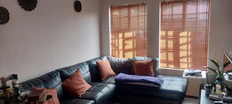 2 Bedroom Property for Sale in Bezuidenhout Valley Gauteng