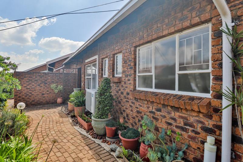 2 Bedroom Property for Sale in Edenvale Gauteng