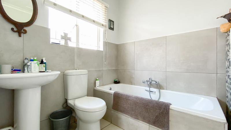 2 Bedroom Property for Sale in Greenstone Hill Gauteng