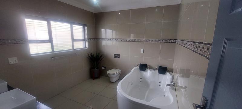 5 Bedroom Property for Sale in Amandasig Gauteng