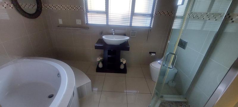 5 Bedroom Property for Sale in Amandasig Gauteng