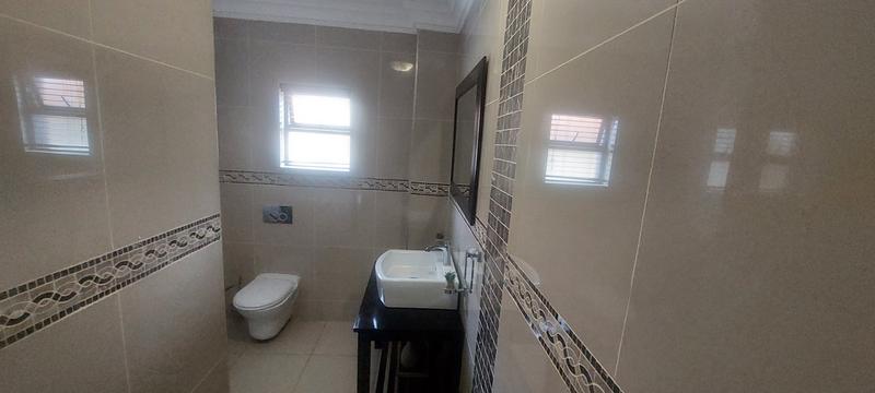 5 Bedroom Property for Sale in Amandasig Gauteng