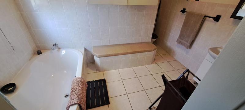 5 Bedroom Property for Sale in Chantelle Gauteng