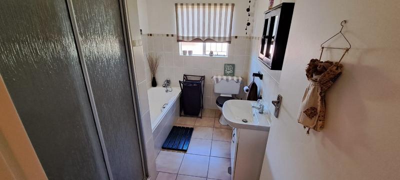 5 Bedroom Property for Sale in Chantelle Gauteng