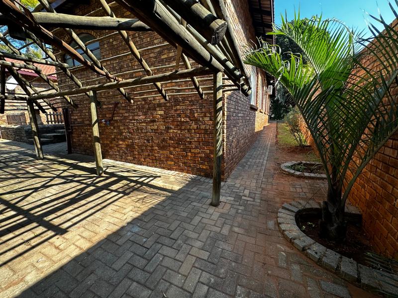 6 Bedroom Property for Sale in Ninapark Gauteng