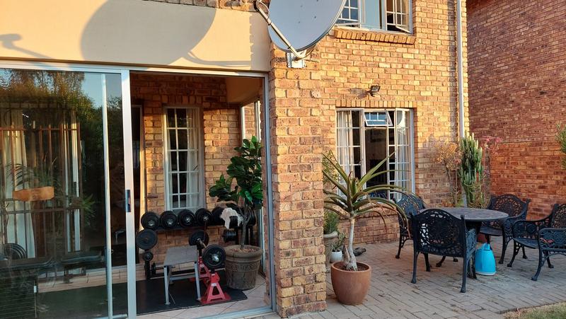 2 Bedroom Property for Sale in Theresa Park Gauteng