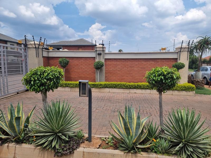 2 Bedroom Property for Sale in Booysens Gauteng