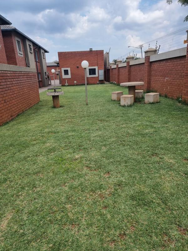 2 Bedroom Property for Sale in Booysens Gauteng