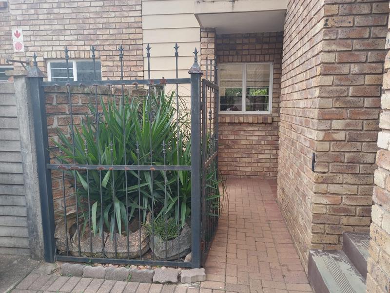 2 Bedroom Property for Sale in Doornpoort Gauteng