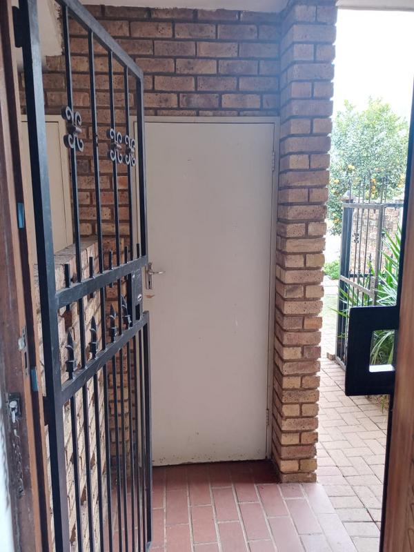 2 Bedroom Property for Sale in Doornpoort Gauteng