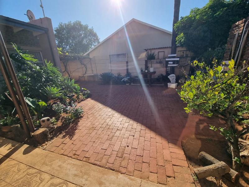 4 Bedroom Property for Sale in Dorandia Gauteng