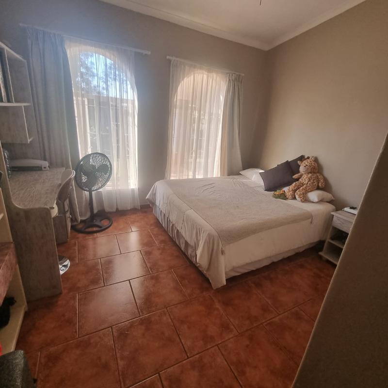 4 Bedroom Property for Sale in Sinoville Gauteng