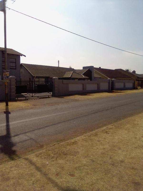 10 Bedroom Property for Sale in Leondale Gauteng