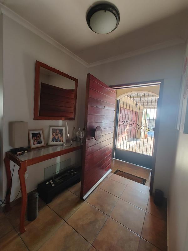 3 Bedroom Property for Sale in Sonneveld Gauteng