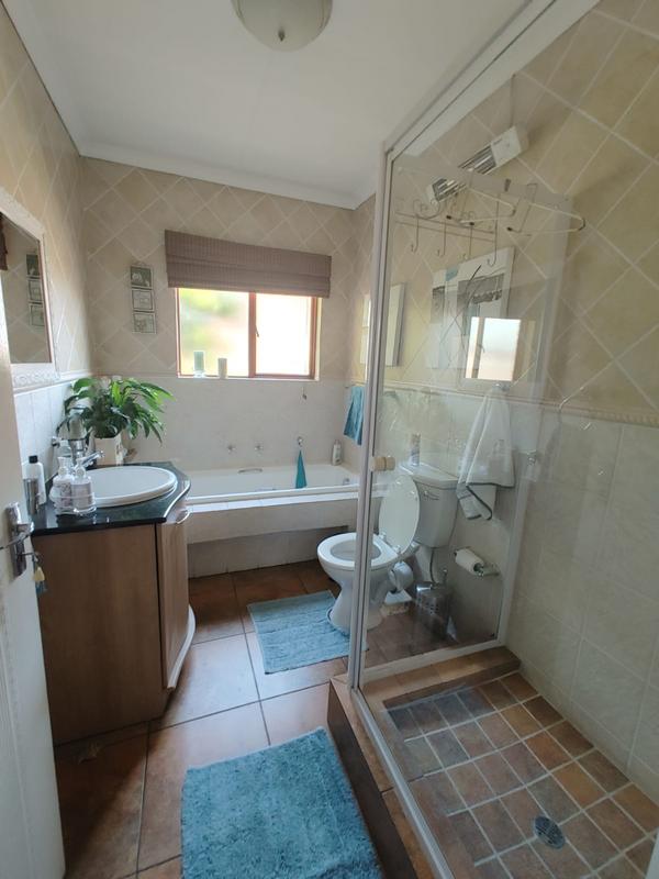 3 Bedroom Property for Sale in Sonneveld Gauteng