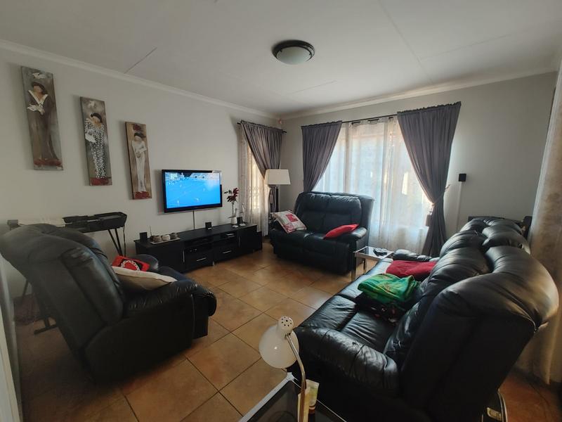 3 Bedroom Property for Sale in Sonneveld Gauteng