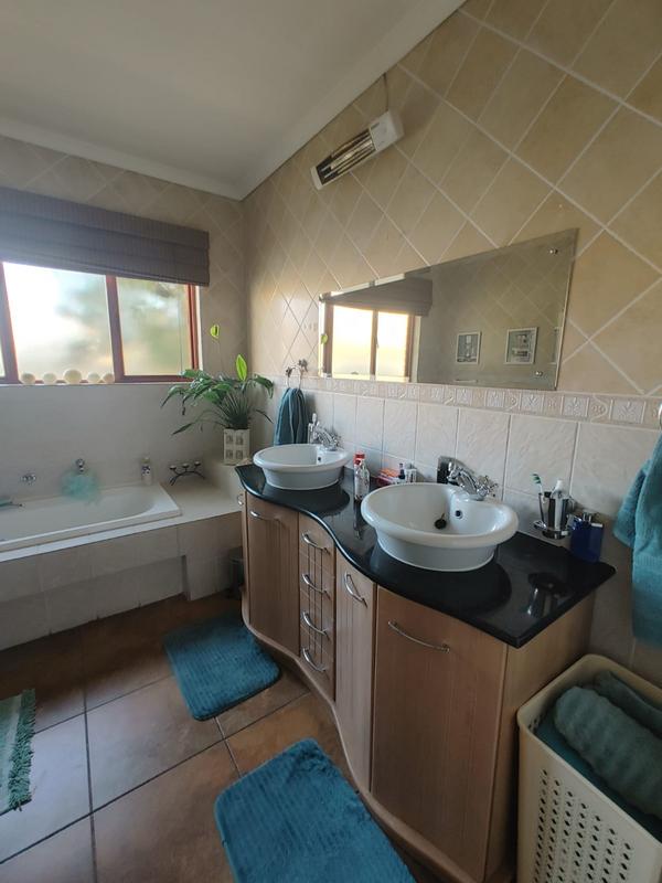 3 Bedroom Property for Sale in Sonneveld Gauteng