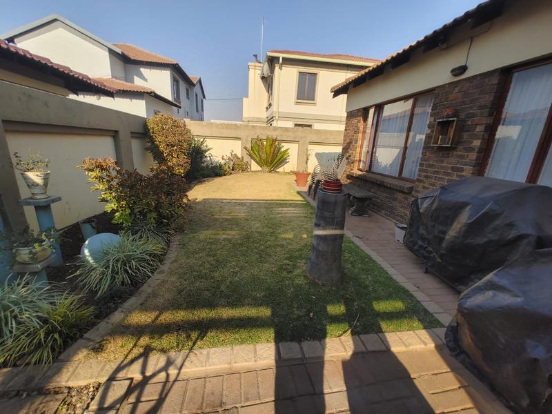 3 Bedroom Property for Sale in Sonneveld Gauteng