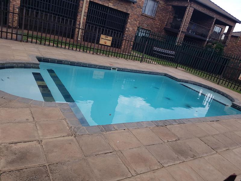 2 Bedroom Property for Sale in Sonneveld Gauteng