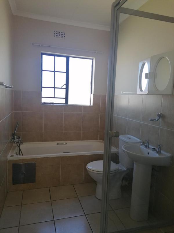 2 Bedroom Property for Sale in Sonneveld Gauteng