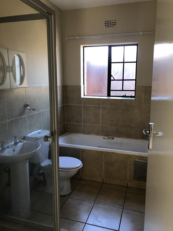 2 Bedroom Property for Sale in Sonneveld Gauteng
