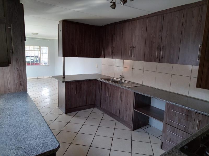 3 Bedroom Property for Sale in Casseldale Gauteng