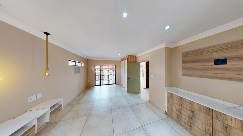 5 Bedroom Property for Sale in Kenleaf Gauteng