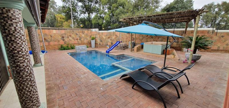 5 Bedroom Property for Sale in Kenleaf Gauteng