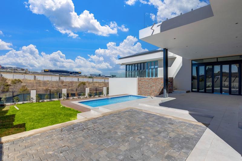 5 Bedroom Property for Sale in Waterfall Country Estate Gauteng