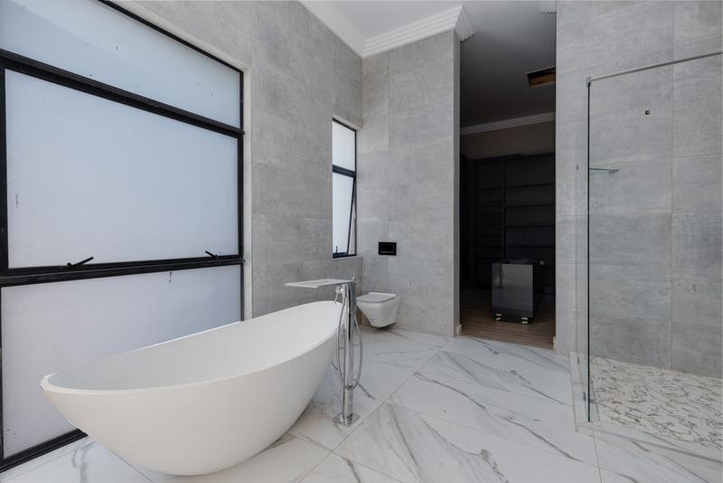 5 Bedroom Property for Sale in Waterfall Country Estate Gauteng