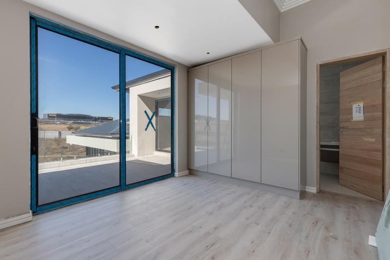 5 Bedroom Property for Sale in Waterfall Country Estate Gauteng