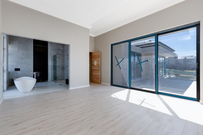 5 Bedroom Property for Sale in Waterfall Country Estate Gauteng