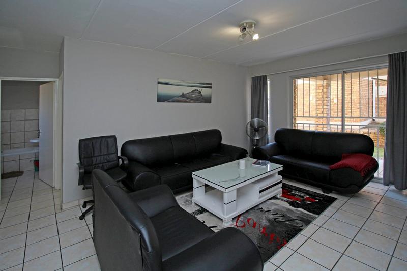 1 Bedroom Property for Sale in Strubensvallei Gauteng