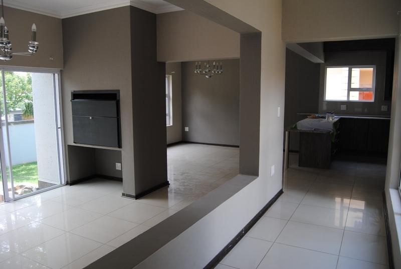 3 Bedroom Property for Sale in Featherview Estate Gauteng