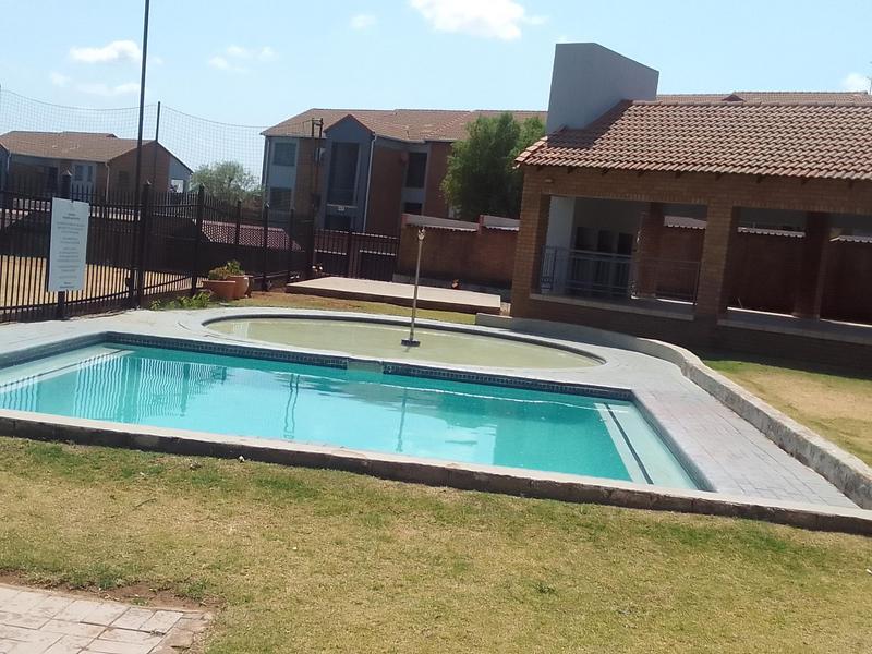 2 Bedroom Property for Sale in Vorna Valley Gauteng