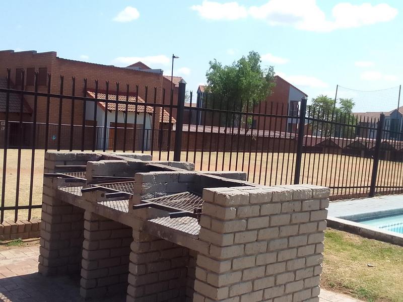 2 Bedroom Property for Sale in Vorna Valley Gauteng