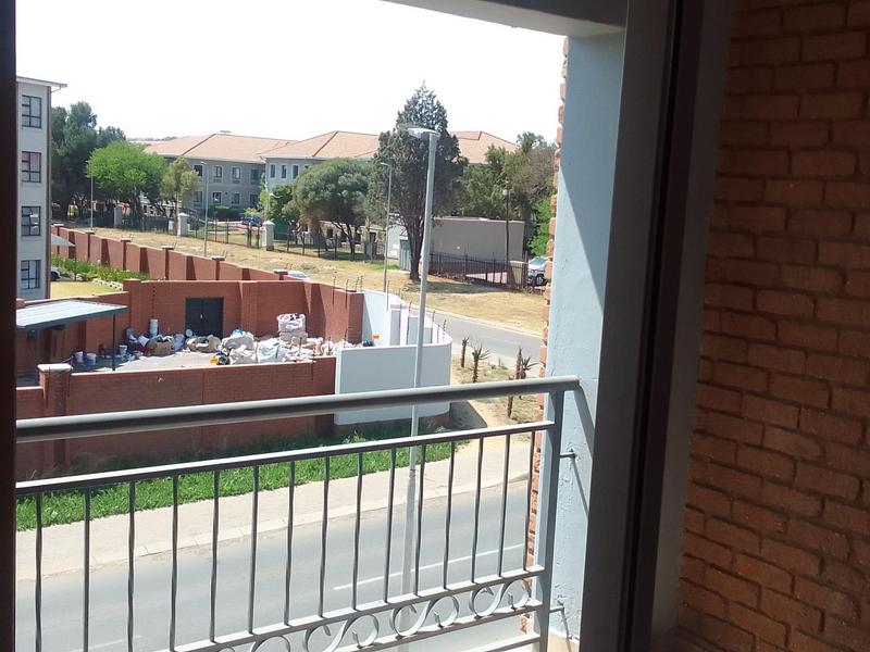 2 Bedroom Property for Sale in Vorna Valley Gauteng