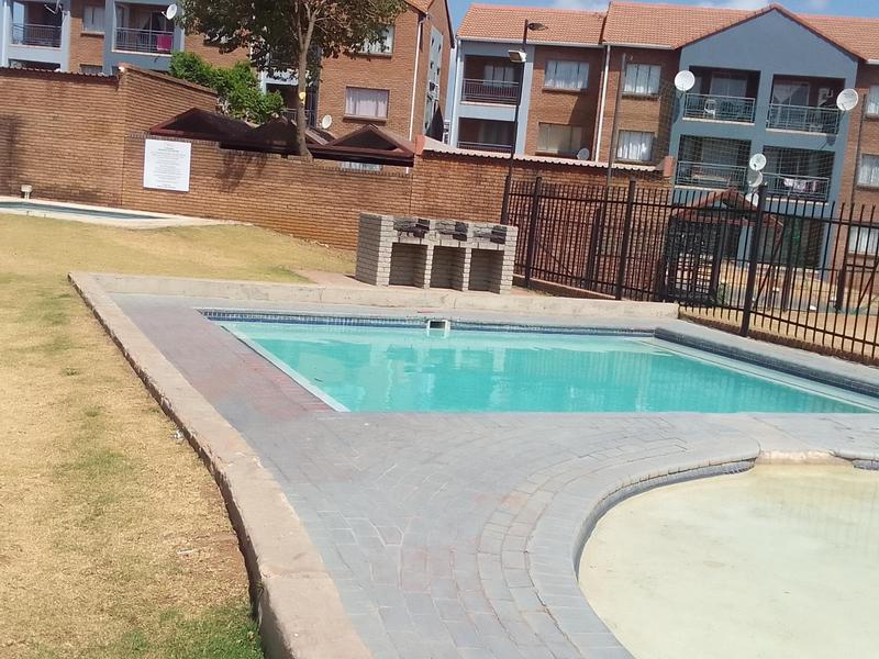 2 Bedroom Property for Sale in Vorna Valley Gauteng