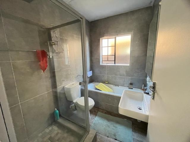 3 Bedroom Property for Sale in Sonneveld Gauteng